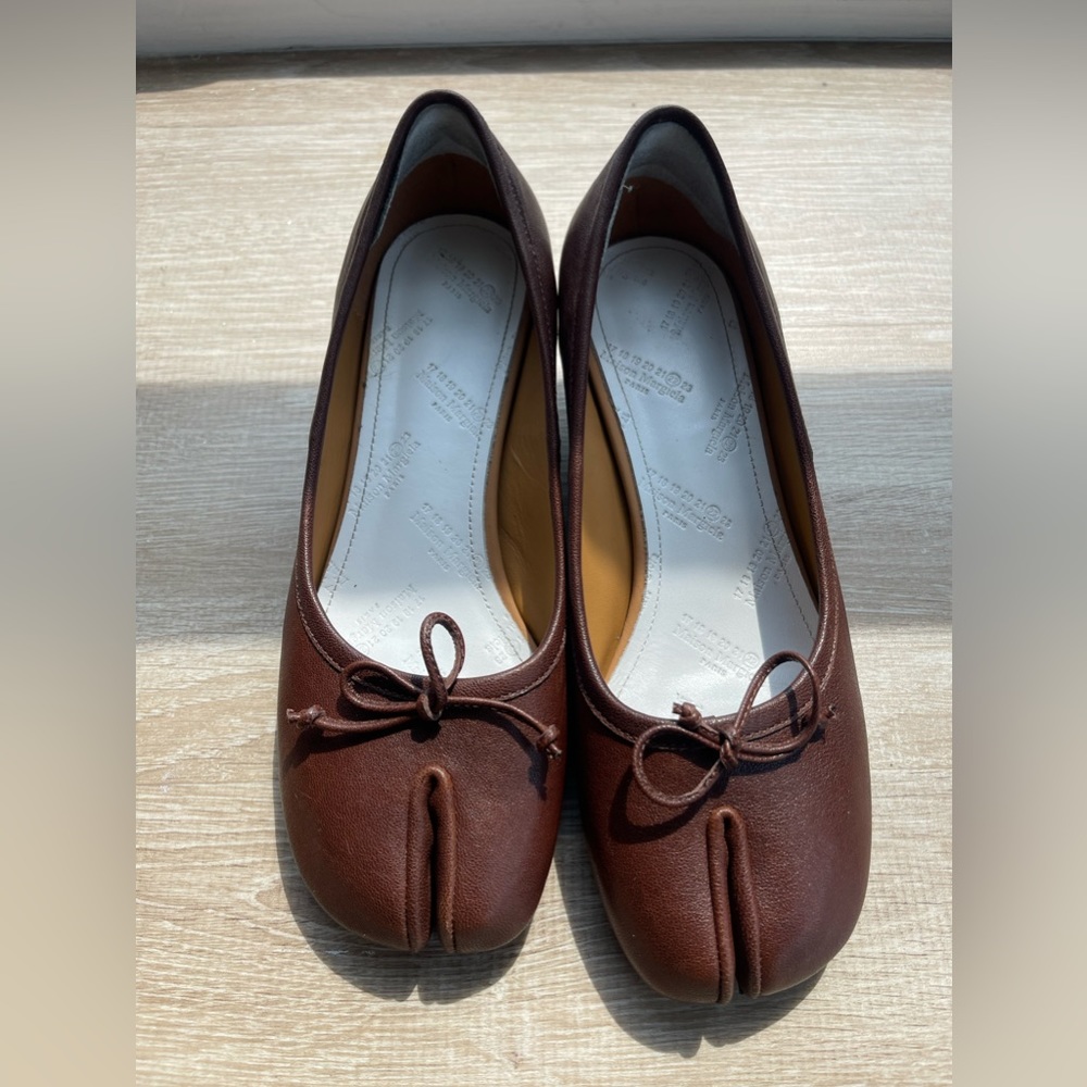 Chocolate Leather Tabi Pumps